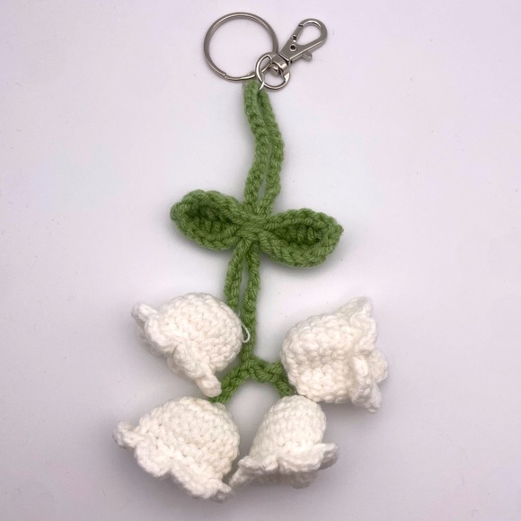 HANDMADE | White Crochet Bouquet | Bag Charm | Keychain (Brand New!) ✨ - Picture 3 of 7